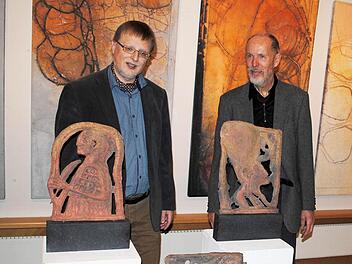 Reinhard Heinritz (links) und Claus Tittmann im Coburger Kunstverein. präsentierten ihre Jean Paul-Kunstbücher. Fotos: Carolin Herrmann