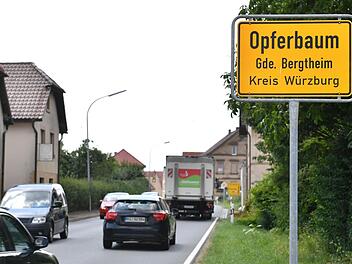 Ein Dorf und sein Aufreger: Die B 19 sorgt bei den Anliegern des sonst so beschaulichen Örtchens seit Jahren für mächtigen Ärger.  Ronald Rinklef