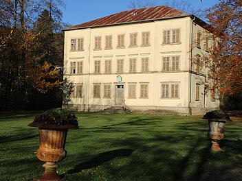 Die Villa Maria liegt hinter der Wandelhalle im Schlosspark des Staatsbads Brückenau. Foto: Ulrike Müller
