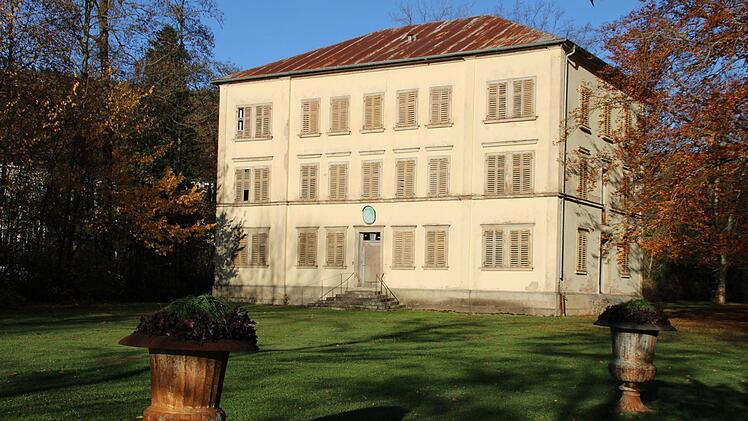Die Villa Maria liegt hinter der Wandelhalle im Schlosspark des Staatsbads Brückenau. Foto: Ulrike Müller