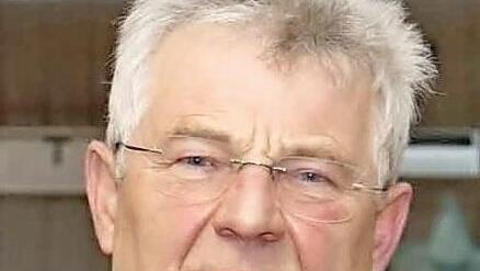 Der gesch&auml;ftsleitende Beamte, Hans Frie&szlig;, ist bei der letzten Lautertaler Gemeinderatssitzung des Jahres in Ruhestand verabschiedet worden, Foto: Andreas Herzog