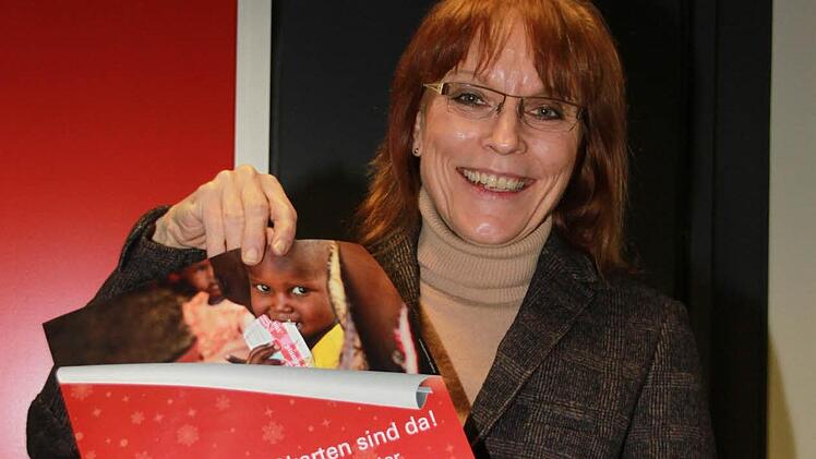 Kartenschreiber helfen Kindern in Not. Ingeborg Düreth von Unicef hofft, dass viele Kulmbacher die Aktion unterstützen. Foto: Dagmar Besand