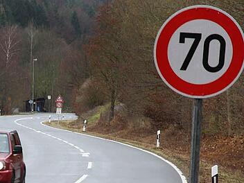 Die vielen Beschilderungen entlang der B 85 im nördlichen Frankenwald sorgen für Ärger bei einigen Stadtratsmitgliedern. Foto: Archiv