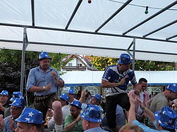 Für mächtige Stimmung im GramppHof sogten auch die Altligafußballer von der SpVgg Seligenstadt. Foto: Werner Reißaus