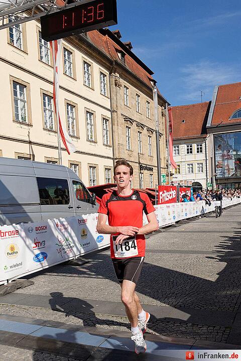 Weltkulturerbelauf 2017 in Bamberg: Der Zieleinlauf am Maxplatz