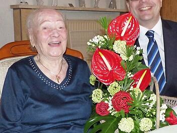 Jubilarin Helena Ludwig und Bürgermeister Lange Foto: Stadt Bamberg