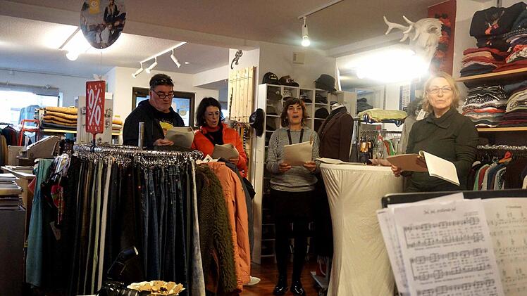 Eindrücke vom Adventssingen    Foto: Richard Sänger