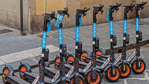 E-Scooter bereiten in vielen St&auml;dten Probleme.