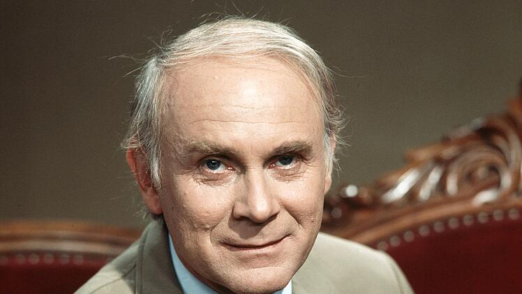 Loriot wusste: "Wir gelten als das Land, in dem ein Mann seine Frau meuchelt, nur weil sie die Zahnpastatube falsch ausdr&uuml;ckt."