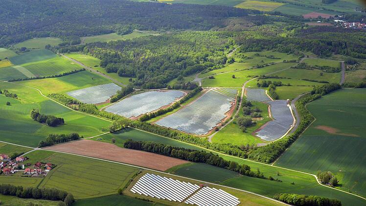 Die Solaranlagen bei Eichelberg und im früheren Übungsgelände.