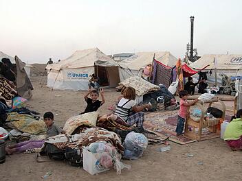 Der Bürgerkrieg in Syrien treibt immer mehr Menschen in die Flucht. Nach neuen Berichten über einen angeblichen Giftgas-Einsatz wächst der Druck auf US-Präsident Obama, einzugreifen. Foto: Kamal Akrayi/dpa