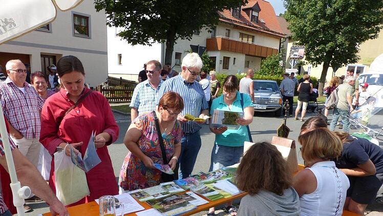 Dicht umlagert war der Infostand des Frankenwaldvereins Markleugast.