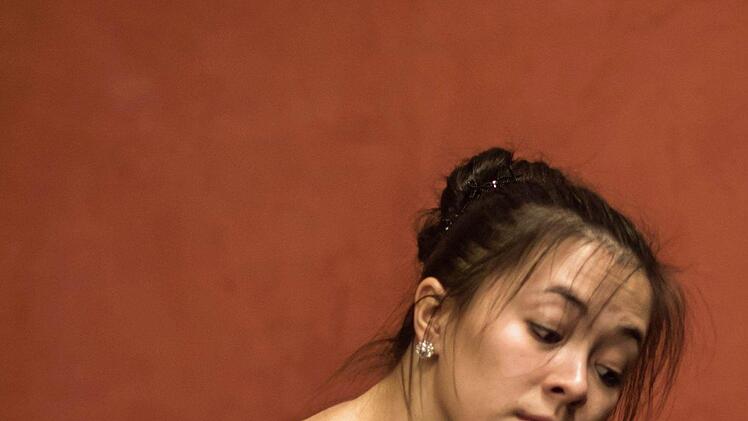 Zahlreiche Schüler und ehemalige Schüler des Bildungsinstituts für Musik und Musiktheater gestalteten ein Jubiläumskonzert im Haus Contakt in Coburg. Nina Scheidmantel begeisterte als Liszt-Interpretin.Foto: Jochen Berger