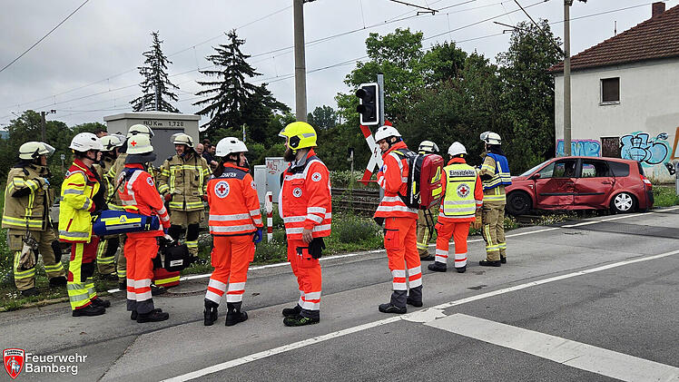 Unfall an Bamberger Bahnübergang simuliert - Feuerwehr probt Ernstfall
