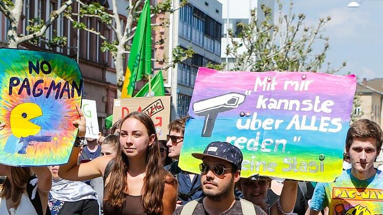 Demonstration gegen das geplante Polizeiaufgabengesetz am 12. Mai 2018 in Bamberg. Foto: Matthias Hoch