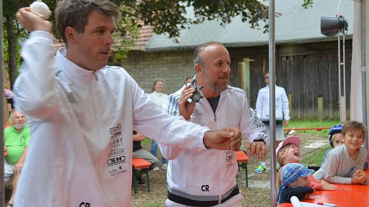 Der Jahrmarkt beim Stiftungsfest des Rauchclubs. Fotos: Peter Rauch