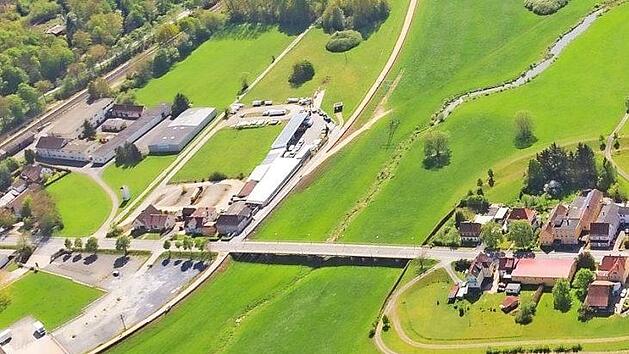 Die Michelauer Flutbrücke ist die älteste Brücke im Landkreis und eine wichtige, auch überörtliche Verbindung mit rund 9000 Fahrzeugen am Tag. Foto: FrankenAir