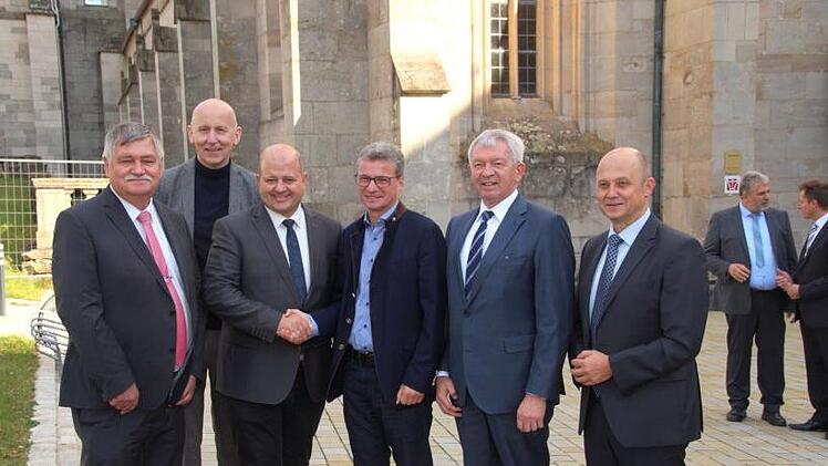 Von links Bürgermeister Max-Dieter Schneider, Dirigent Gerd Schaller, Holger Dremel, Bernd Sibler, Johann KalbJoseph Beck