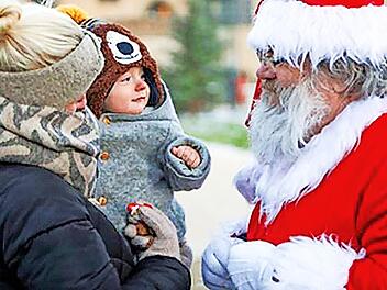 An beiden Tagen besucht der Weihnachtsmann von 14 bis 16 Uhr die Museen Schloss Aschach.