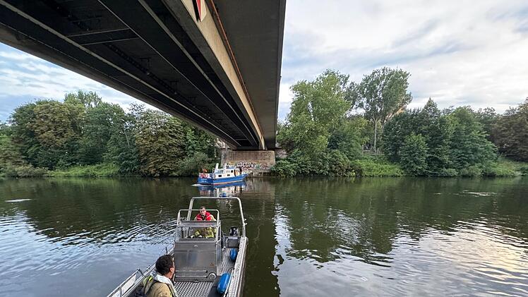 Bamberg: Ölfilm auf rechtem Regnitzarm - Ursprung unklar