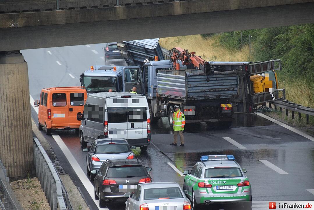 LKW_Unfall_A70_Hallstadt (1)