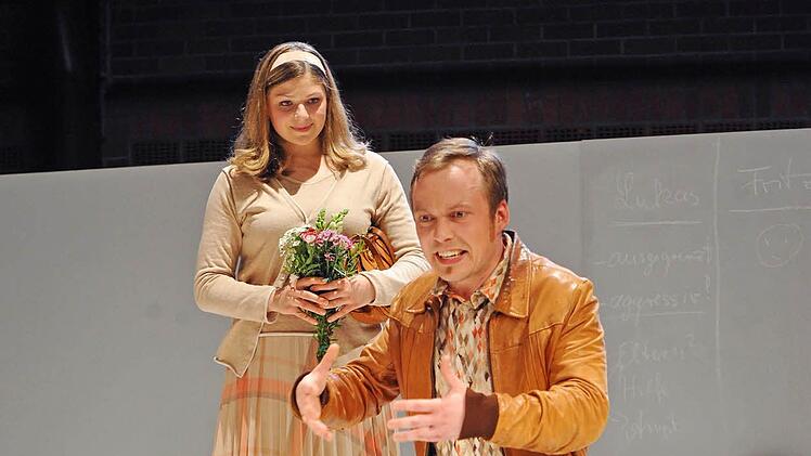 Turbulentes Pennäler-Drama: "Frau Müller muss weg" feierte Premiere im Coburger Theater in der Reithalle.Foto: Andrea Kremper
