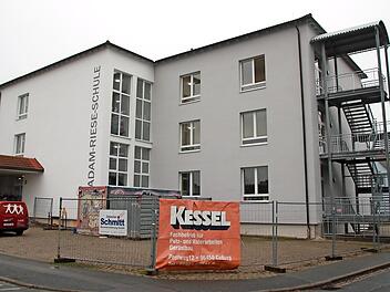 Die Adam-Riese-Schule wird seit zwei Jahren saniert. Ende 2021 sollen die letzten Arbeiten abgeschlossen sein. Foto: Matthias Einwag
