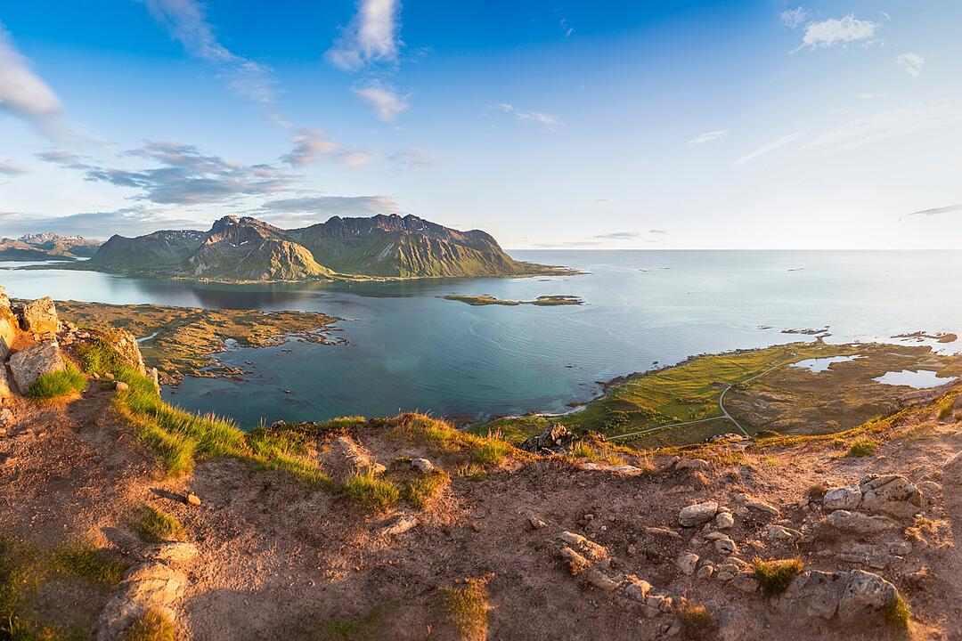 Panoramic image shot from the top of the Hoven mountain at midnight, Gimsøya island, Lofoten, Norway  Panoramabild vom Gipfel des Berges Hoven um Mitternacht, Insel Gimsøya, Lofoten, Norwegen