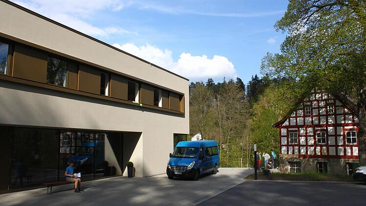 Die Zufahrt für die Busse.