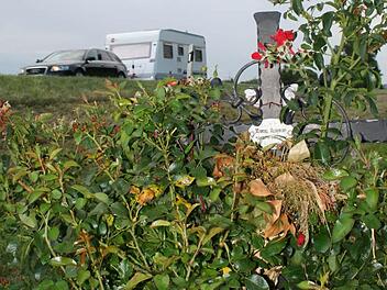 Hinter jedem Kreuz am Straßenrand, wie diesem zwischen Weilersbach und Reuth, steckt unendliches Leid.  Foto: Andreas Oswald