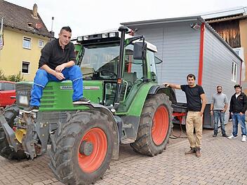 Außenansicht mit Schiffscrew: Fabian, Marcel, Jan und Kevin.  Foto: Kathrin Kupka-Hahn