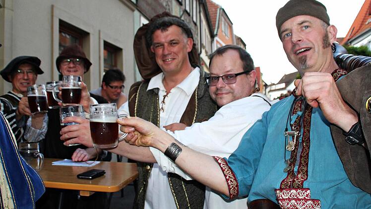 Wer singt, der bekommt auch Durst  Foto: Sophie R&ouml;der