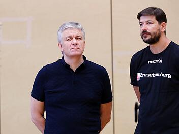 Der neue Sportdirektor Ginas Rutkauskas (l.) und Vlado Stepanovic stehen bei Brose Bamberg künftig in der Verantwortung. Fotos: Daniel Löb
