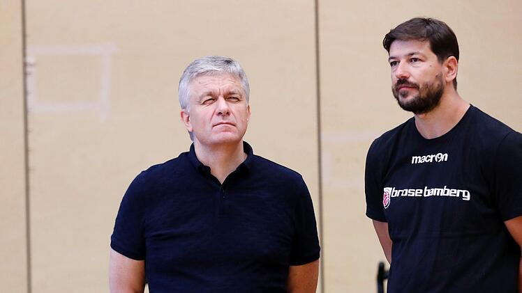 Der neue Sportdirektor Ginas Rutkauskas (l.) und Vlado Stepanovic stehen bei Brose Bamberg künftig in der Verantwortung. Fotos: Daniel Löb