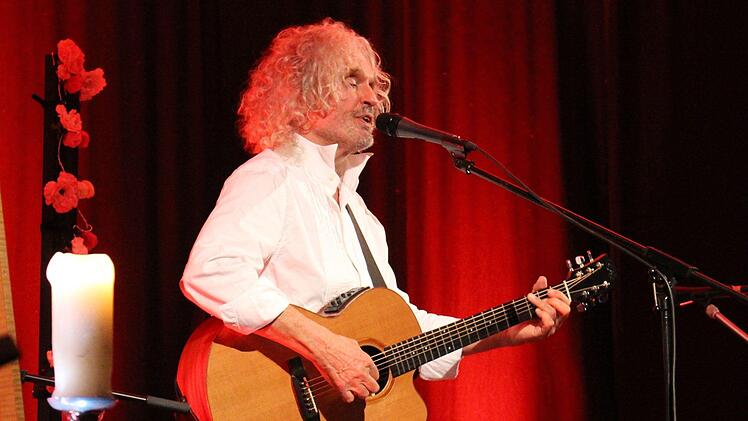Ein letzes Mal  spielte Franz Benton am Samstag im "Bären" seine beliebtesten und auch einige neue Songs. Foto: Ulrike Nauer
