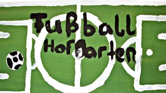 Ein Fußballplatz im Hofgarten - nur für Mädchen. Das wär's .
