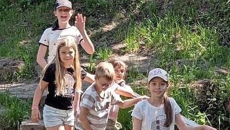 Nach einer Tour durch Hammelburg erfrischten sich die Kinder in der Kneippanlage auf der Museumsinsel.