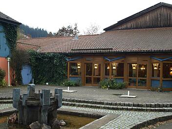 Das Aparthotel in Steinwiesen soll weitergeführt werden. Wer der Betreiber künftig sein wird, ist allerdings noch offen.  Foto: Susanne Deuerling