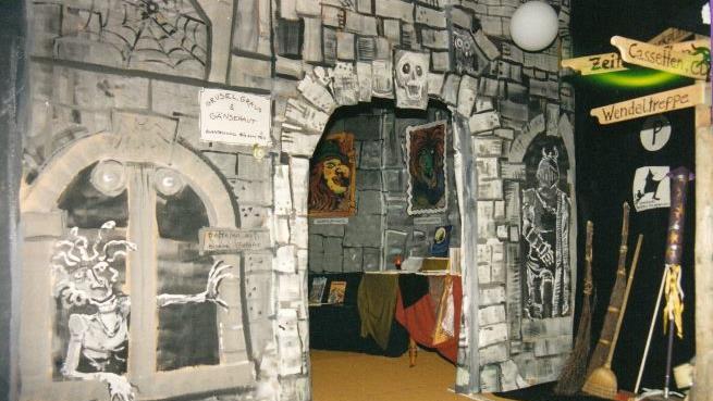 Zu den aufwändig gestalteten Erlebniswelten für Kinder wie das Gruselschloss kamen im Durchschnitt 800 Grundschul- und Kindergartenkinder. Stadtbibliothek