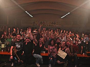 Ausgepowert vor der tobenden Menge: Ac ( c ) oustic Jam. Philip Kleinheinz