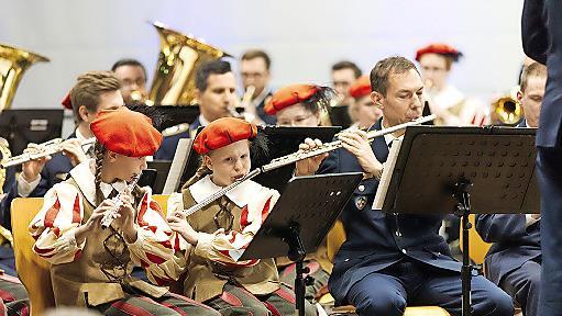Auch dieses Mal werden die &bdquo;Kleinen&ldquo; aus dem Jugendblasorchester der Stadt M&uuml;nnerstadt mit den &bdquo;Gro&szlig;en&ldquo; des Erfurter Luftwaffen-Musikkorps&rsquo; musizieren.