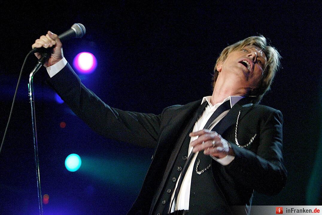 David Bowie beim Montreux Jazz Festival, in Montreux, Schweiz, 2002. Foto:EPA/FABRICE COFFRINI