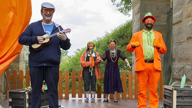 Wer hat den Durchblick? Szene aus der Auff&uuml;hrung unter dem Steg der Altenburg Foto: Michael Binder