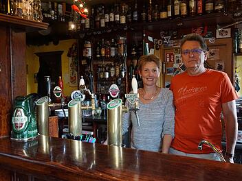 Das Ehepaar Katja Helm und Franz Rinecker führt nun den Irish Pub in Hammelburg weiter.Foto: Arkadius Guzy