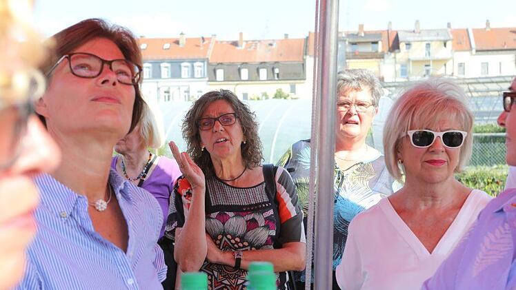 Agrarministerin Julia Klöckner (CDU) und Staatsministerin Melanie Huml (CSU) in der Bamberger Gärtnerei Dechant bei "Lounge in the City". Foto: Barbara Herbst