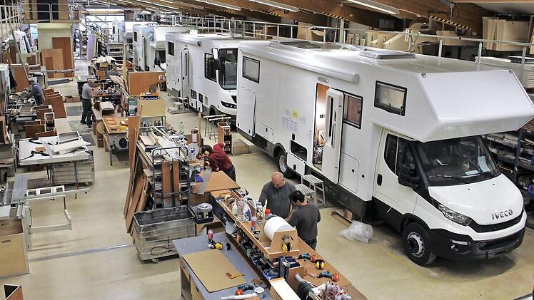 In der Produktionshalle von Fahrzeugbau Schell - hier eine Aufnahme von 2016 - ist es im Lauf der Jahre zu eng geworden. Foto: E. Seeger (Archiv)