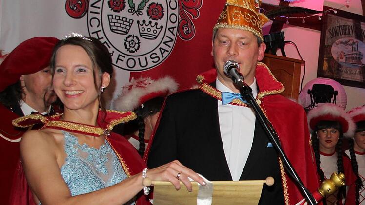 Das neue Kronacher Prinzenpaar, Silvia I. und Marco I., bei der Thronrede. Foto: Friedwald Schedel