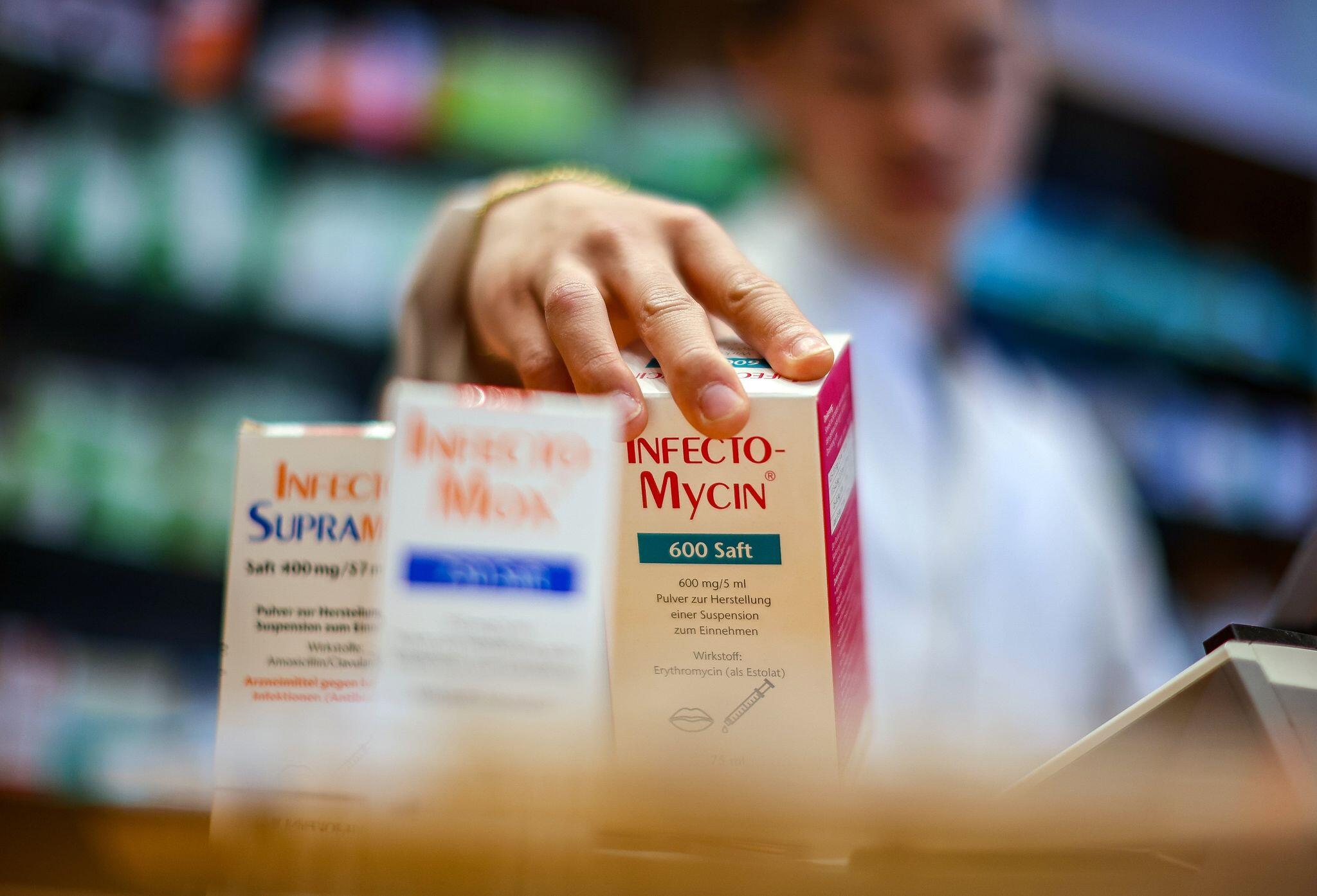 Antibiotika-Säfte für Kinder ohne deutsche Zulassung: Das müssen Eltern