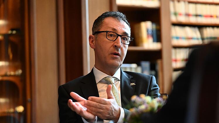 Cem &Ouml;zdemir