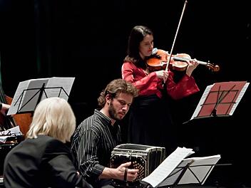 Intensiver musikalischer Dialog: Susanne Hofmann und Matias González,(Bandoneon). Foto: Jochen Berger